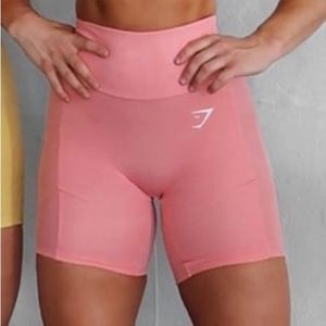 • NWT GYMSHARK SOL LIFT SHORTS BLEACHED CORAL SIZE EXTRA SMALL